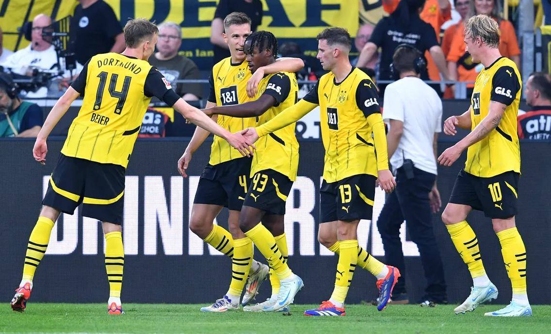 包含德甲：多特在客场逆转获胜，追逐拜仁压力继续的词条