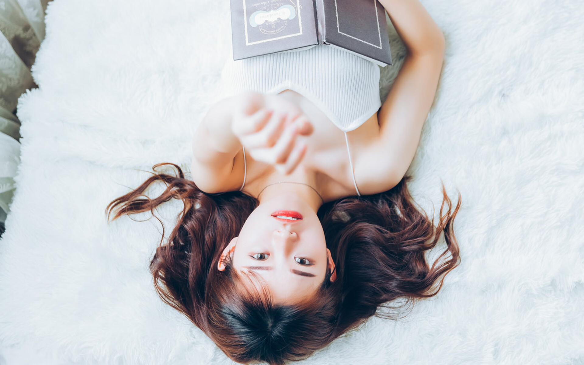 英超裁判使用语义回溯工具回顾判罚逻辑一致性,英超裁判出牌