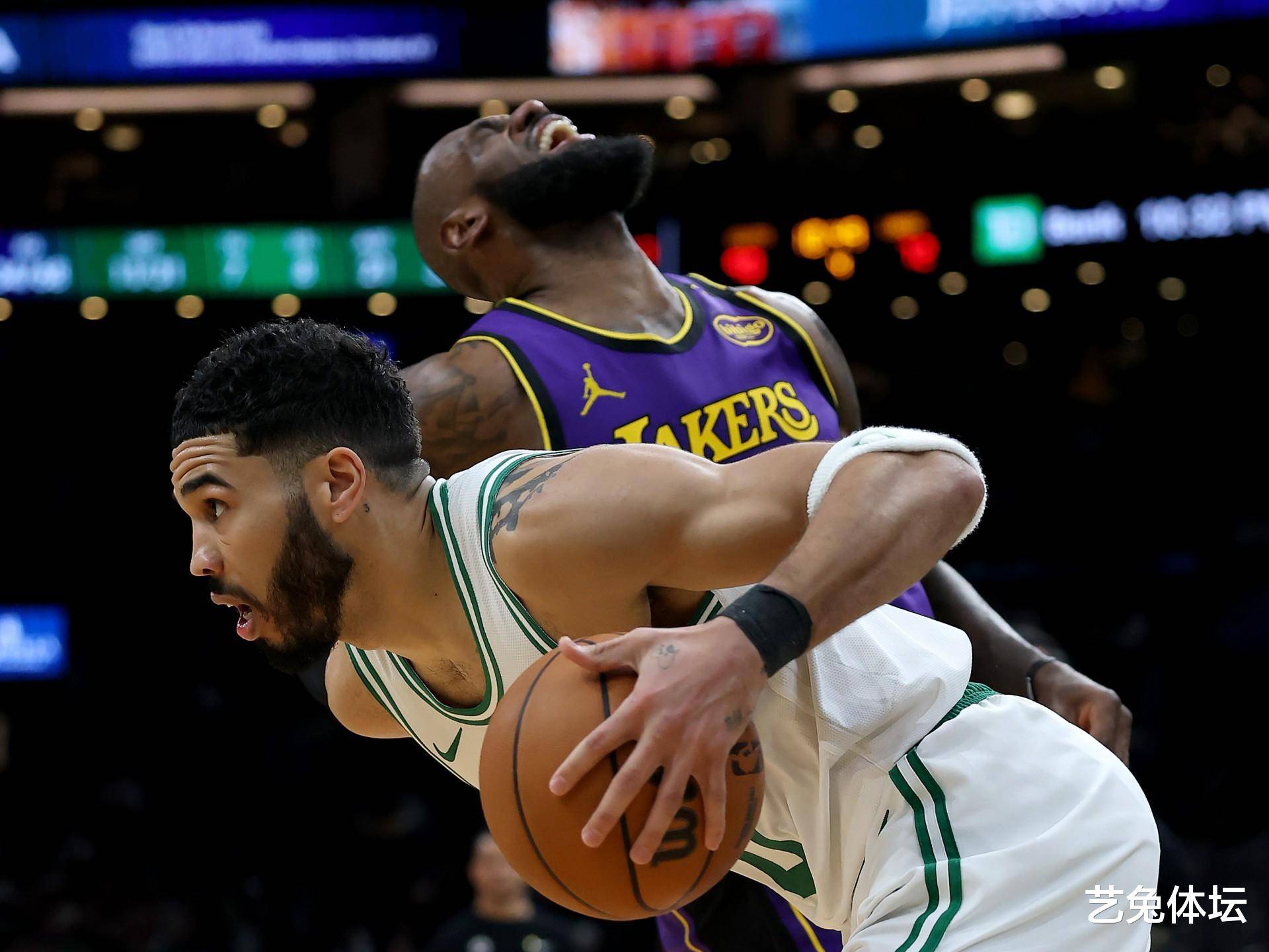 包含乐鱼体育：规则解读：NBA新规对球员假摔的判罚的词条