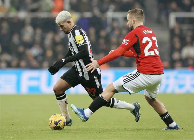 乐鱼体育：英超纽卡斯尔的战术革新与赛季目标的简单介绍