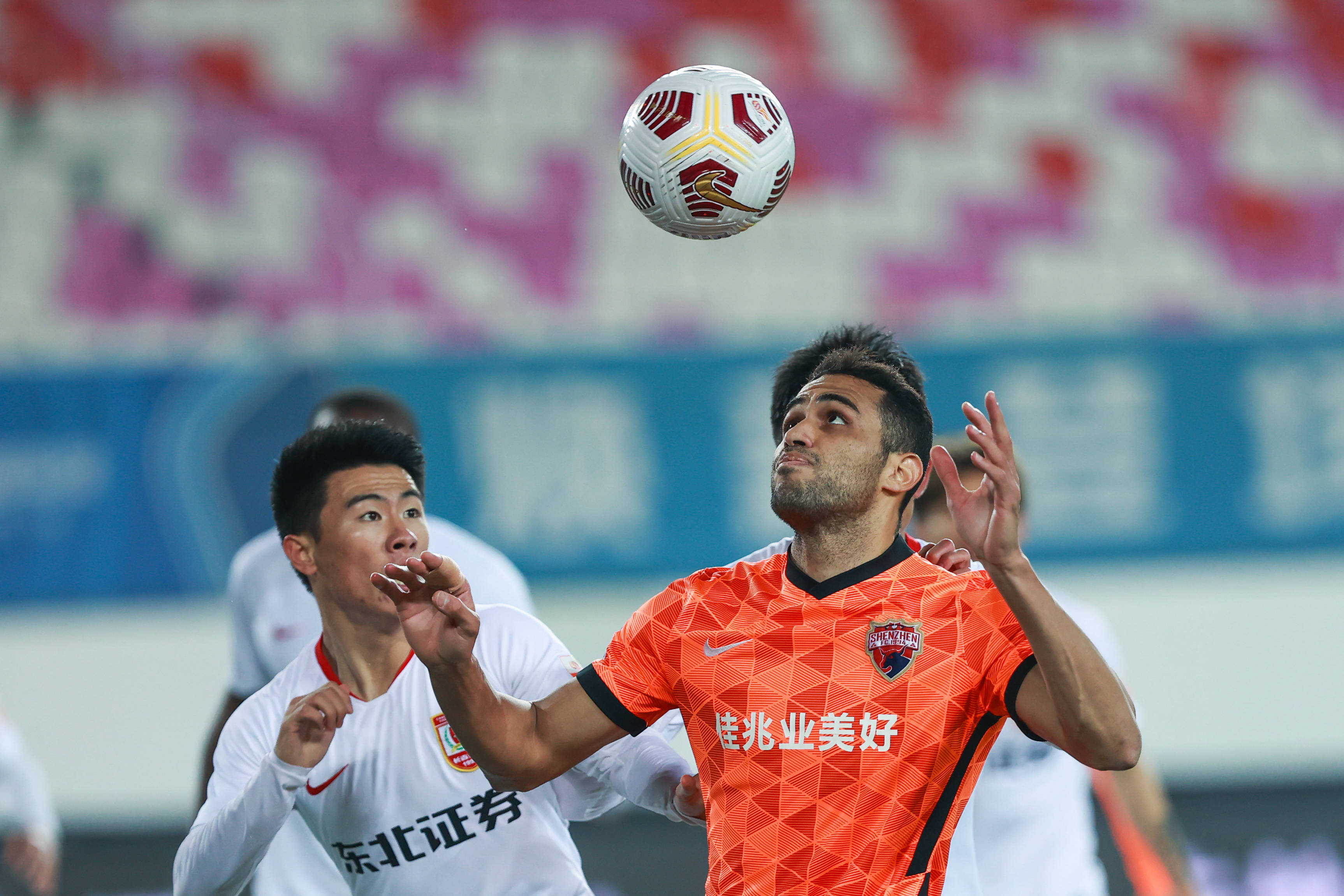 乐鱼体育:中超联赛裁判员接受赛前培训：提升执法水平，确保比赛公正的简单介绍