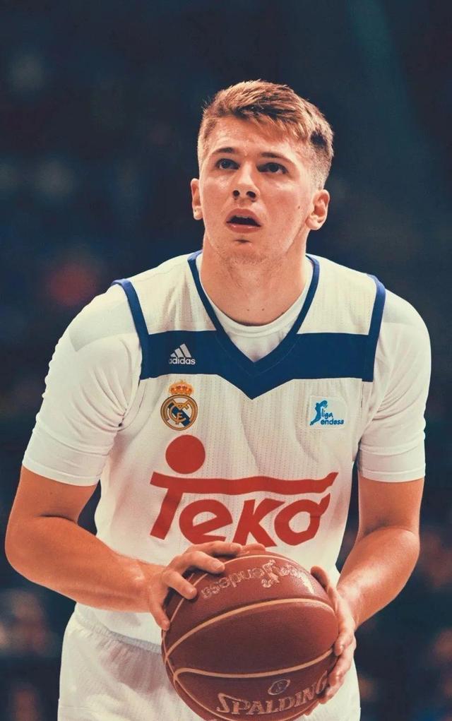 乐鱼体育:凯尔特人队防守策略:如何限制东契奇的节奏变化?的简单介绍 乐鱼体育:凯尔特人队防守策略:如何限制东契奇的节奏变化?的简单介绍